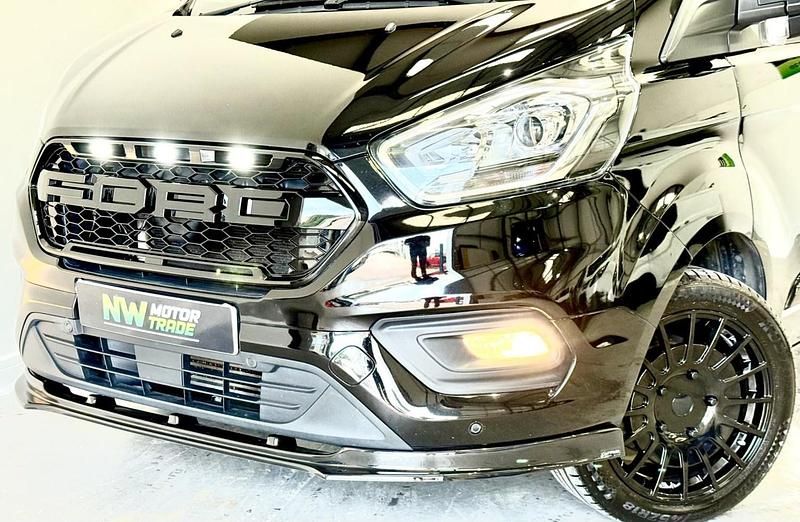 Usado Ford Transit Custom Limited 130 HP (95 kW) 2019 Preto Van