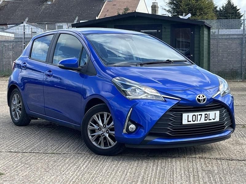 Used Toyota Yaris 111 HP (81 kW) 2017 Blue Hatchback