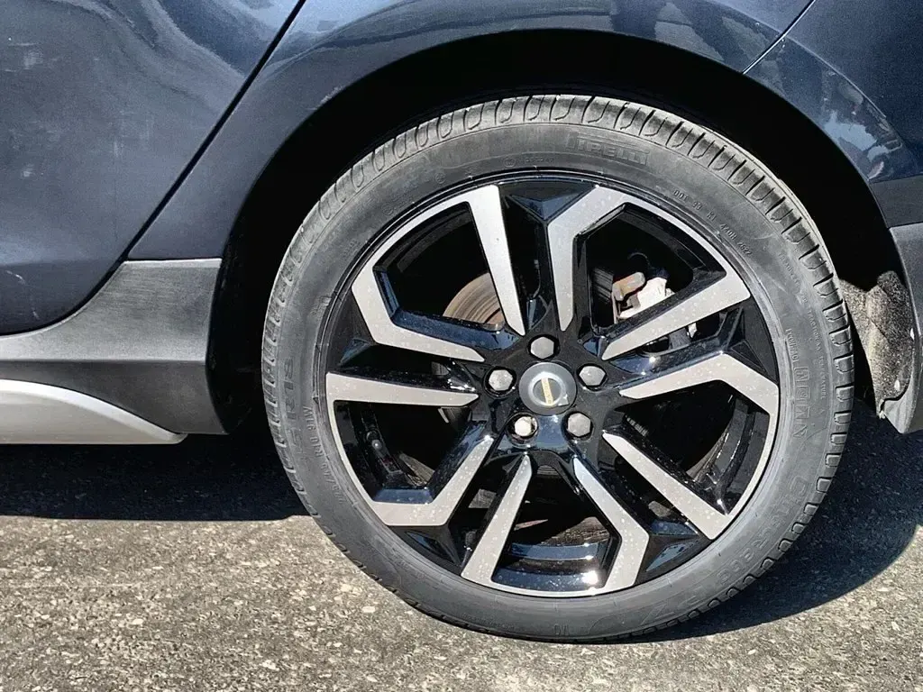 Usado Volvo V40 Pro 2018 Azul Utilitario