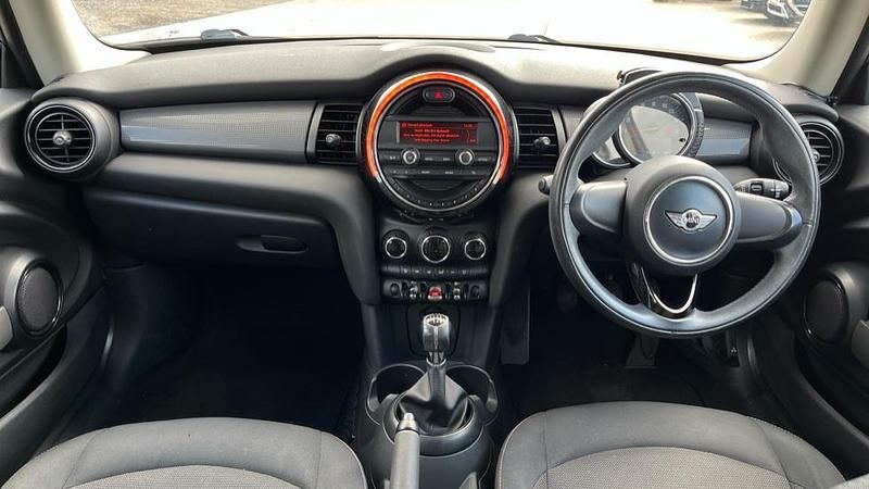 Begagnad Mini ONE Hatch 101 HK (74 kW) 2015 Röd Halvkombi