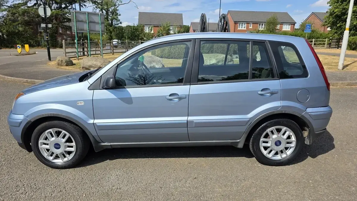 Used Ford Fusion Zetec 101 HP (74 kW) 2008 Blue Hatchback