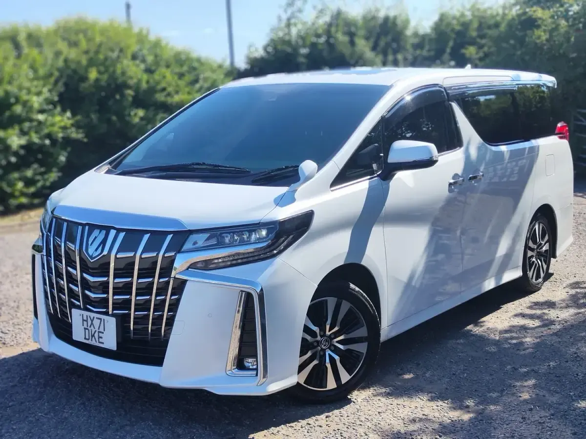 Used Toyota Alphard Executive 300 HP (220 kW) 2021 White MPV