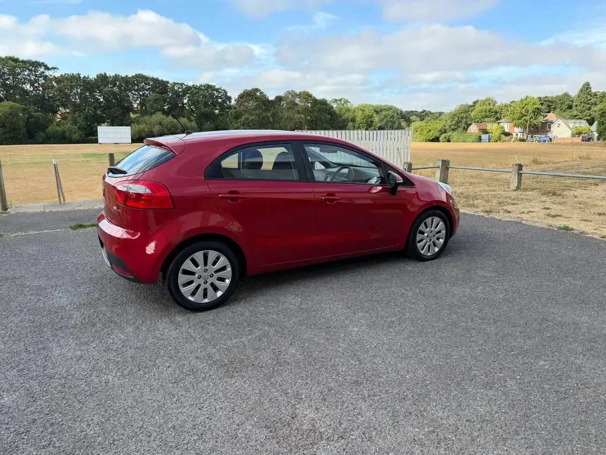 Used Kia Rio 90 HP (66 kW) 2013 Red Hatchback