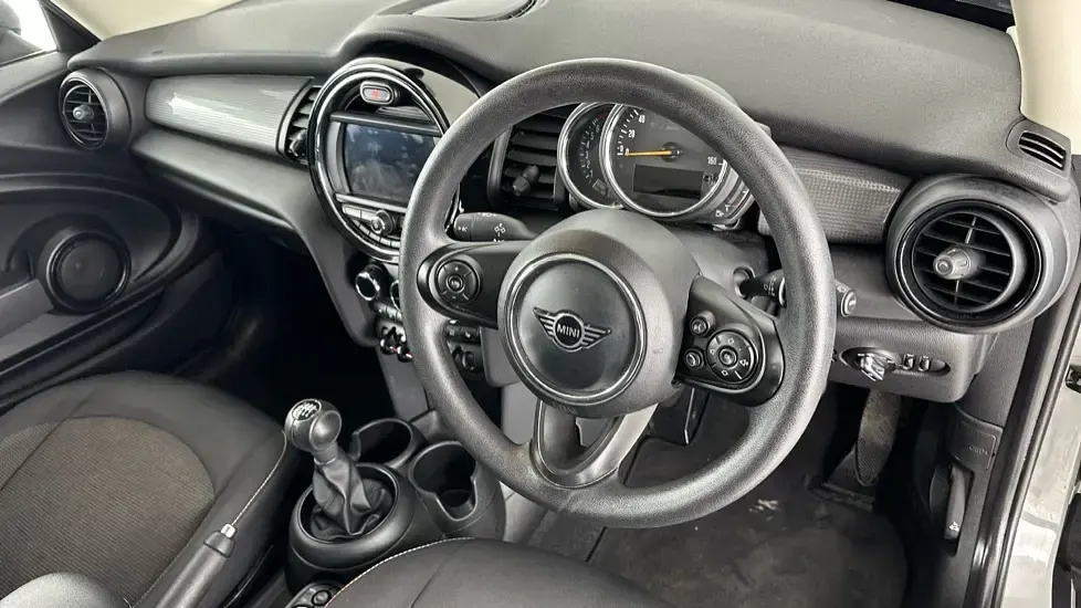 Used Mini Cooper Classic 134 HP (98 kW) 2019 Grey Hatchback