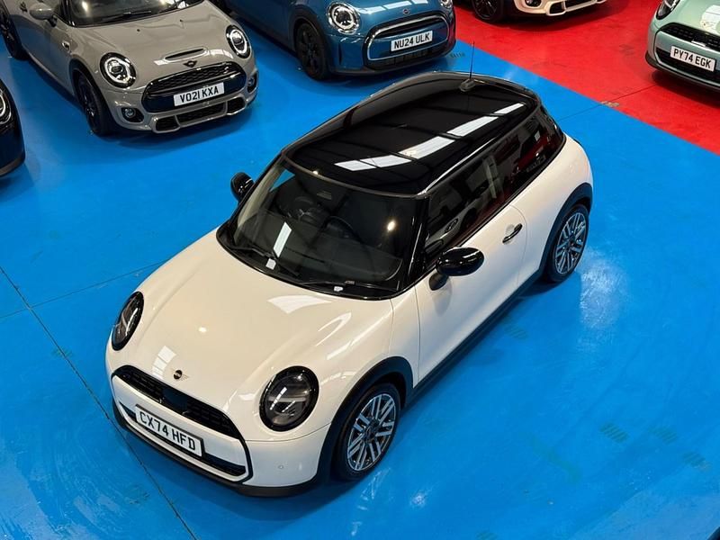 Używany Mini Cooper Classic 2024 Biały Hatchback