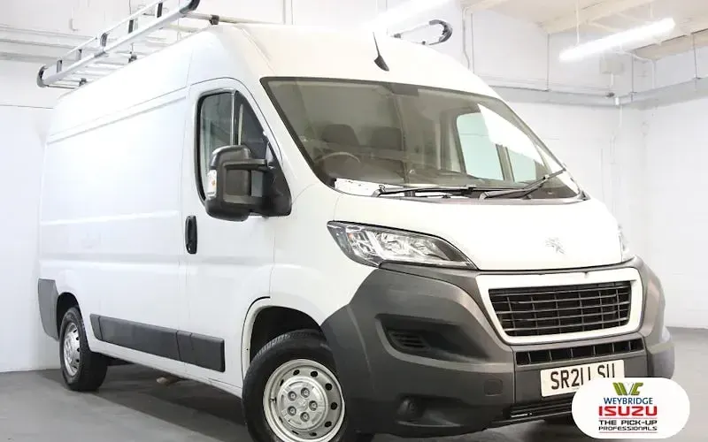 Second-hand Peugeot Boxer 140 CP (102 kW) 2022 Van