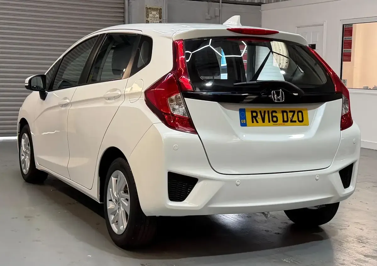 Used Honda Jazz SE 102 HP (75 kW) 2016 White Hatchback