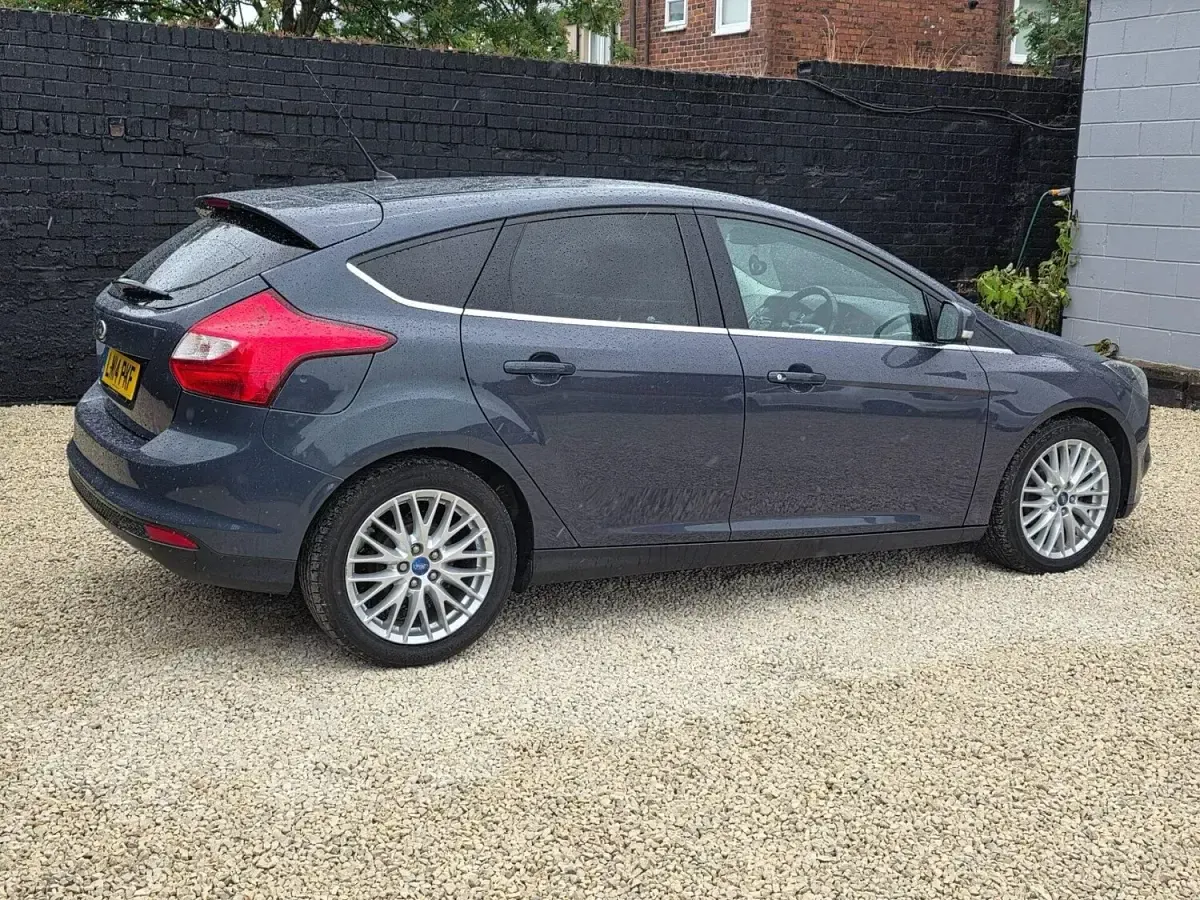 Used Ford Focus Zetec 115 HP (84 kW) 2014 Grey Hatchback