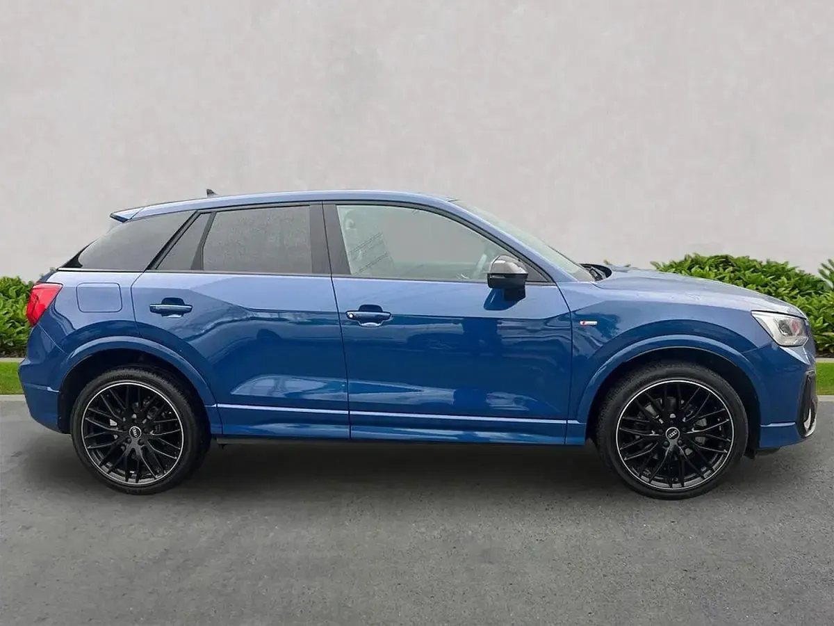Used Audi Q2 Black Edition 150 HP (110 kW) 2026 Blue SUV
