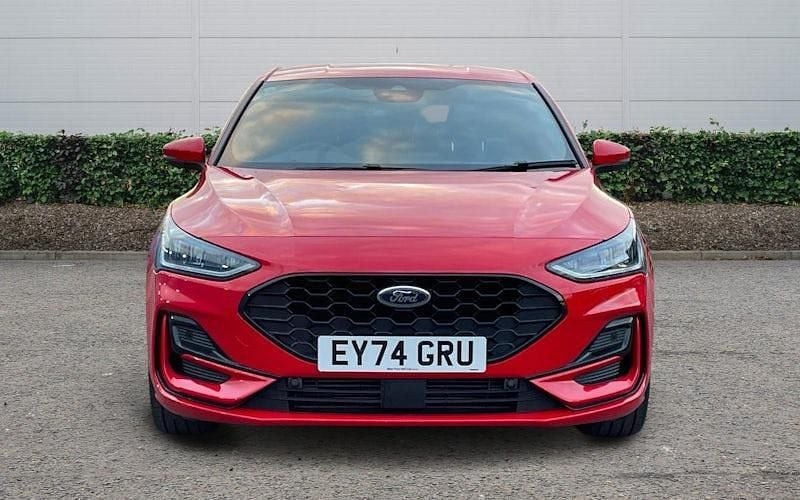 Used Ford Focus ST-Line X 125 HP (91 kW) 2024 Red Hatchback