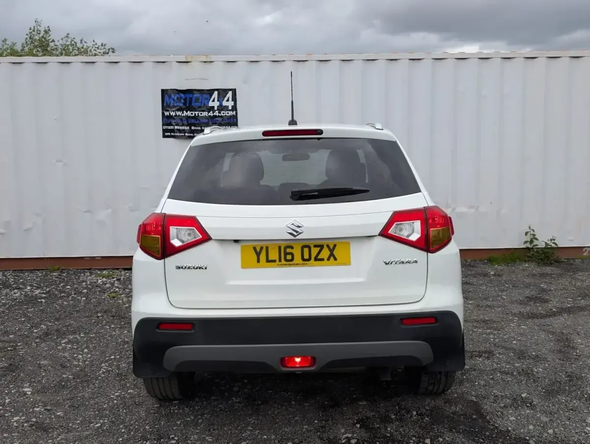 Usado Suzuki Vitara SZ-T 120 CV (88 kW) 2016 Blanco SUV