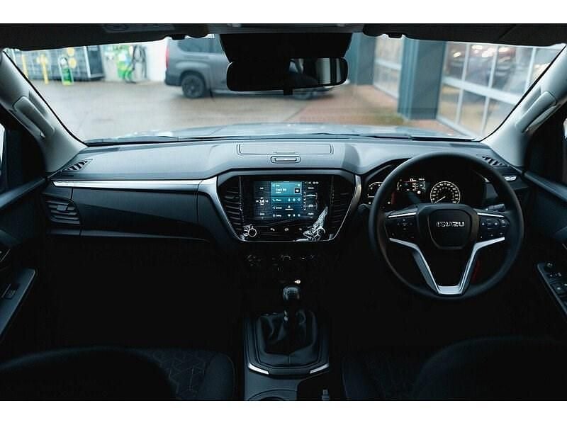 New Isuzu D-Max 2025 Mercury silver metallic Pickup