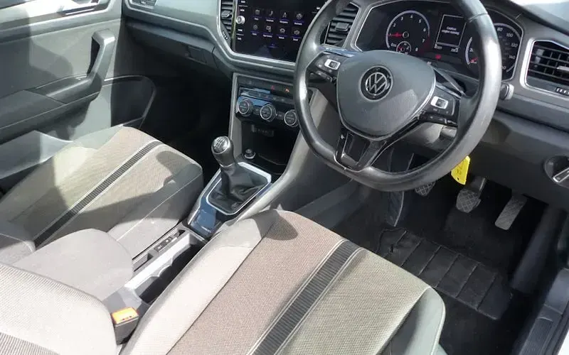 Usado VW T-Roc SE 110 HP (80 kW) 2021 SUV