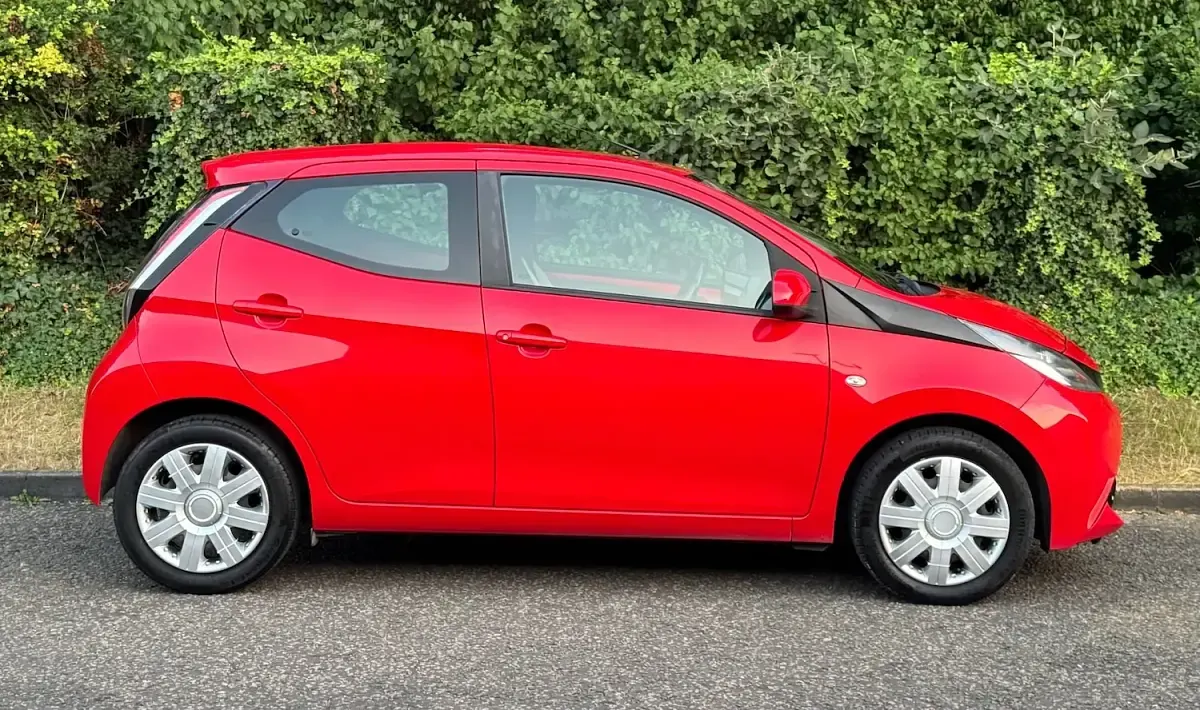 Used Toyota Aygo X-play 69 HP (50 kW) 2017 Red Hatchback