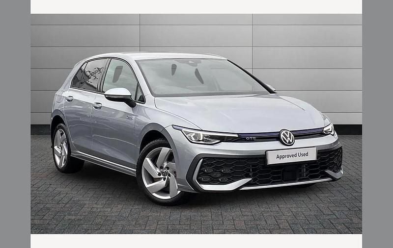 Oyster silver New 2025 VW Golf VIII GTE Hatchback | £36,595 (Good price) - Image 1/3