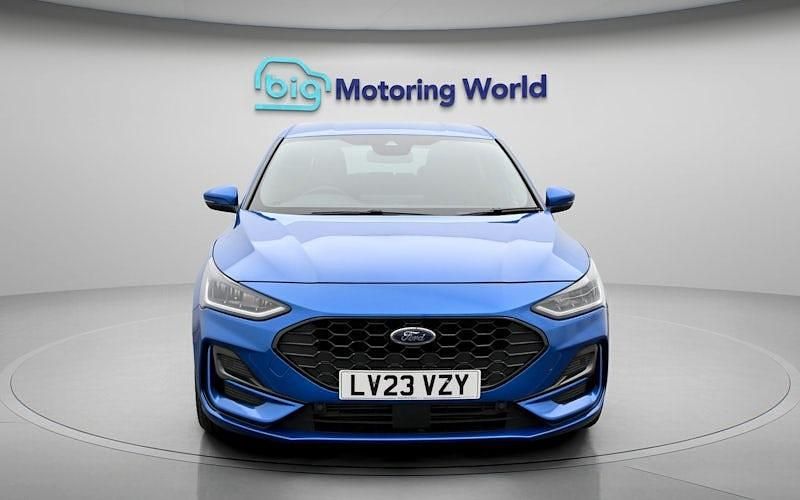 Second-hand Ford Focus ST-Line X 125 CP (91 kW) 2023 Albastru Hatchback