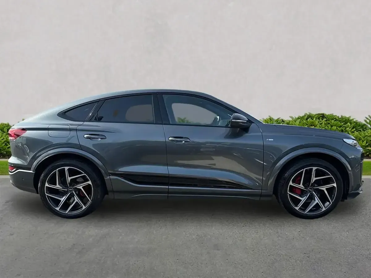 Usado Audi e-tron Business 284 kW (387 HP) 2026 Cinzento SUV