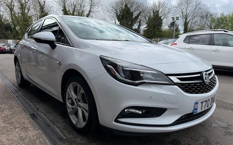 Used Vauxhall Astra SRi 150 HP (110 kW) 2018 White Hatchback