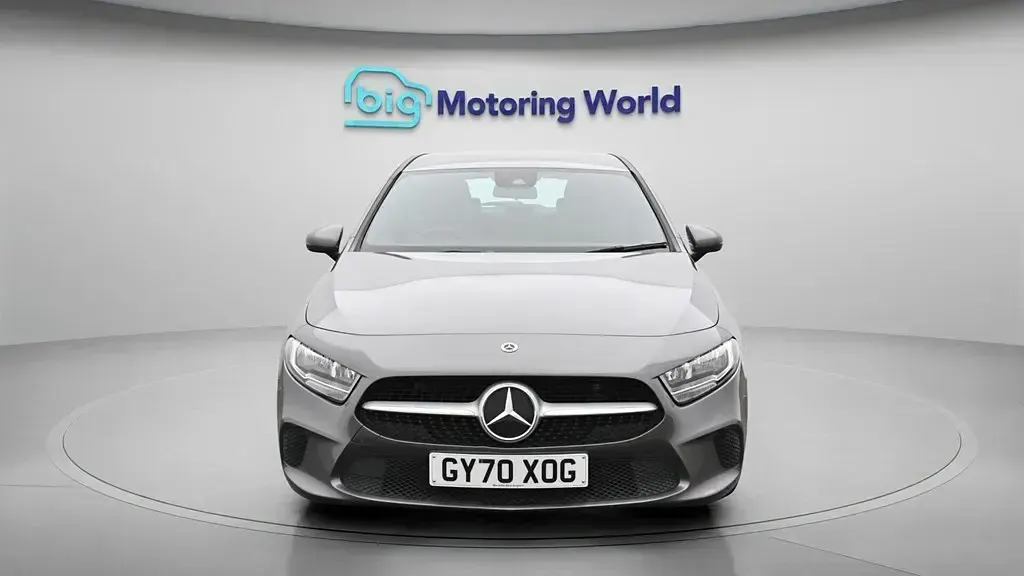 Usado Mercedes A180 SE 116 HP (85 kW) 2020 Cinzento Citadino