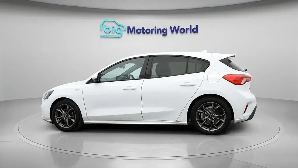 Used Ford Focus ST-Line 125 HP (91 kW) 2019 White Hatchback