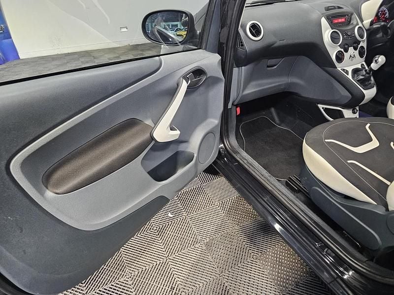 Used Ford Ka Zetec 69 HP (50 kW) 2016 Black Hatchback