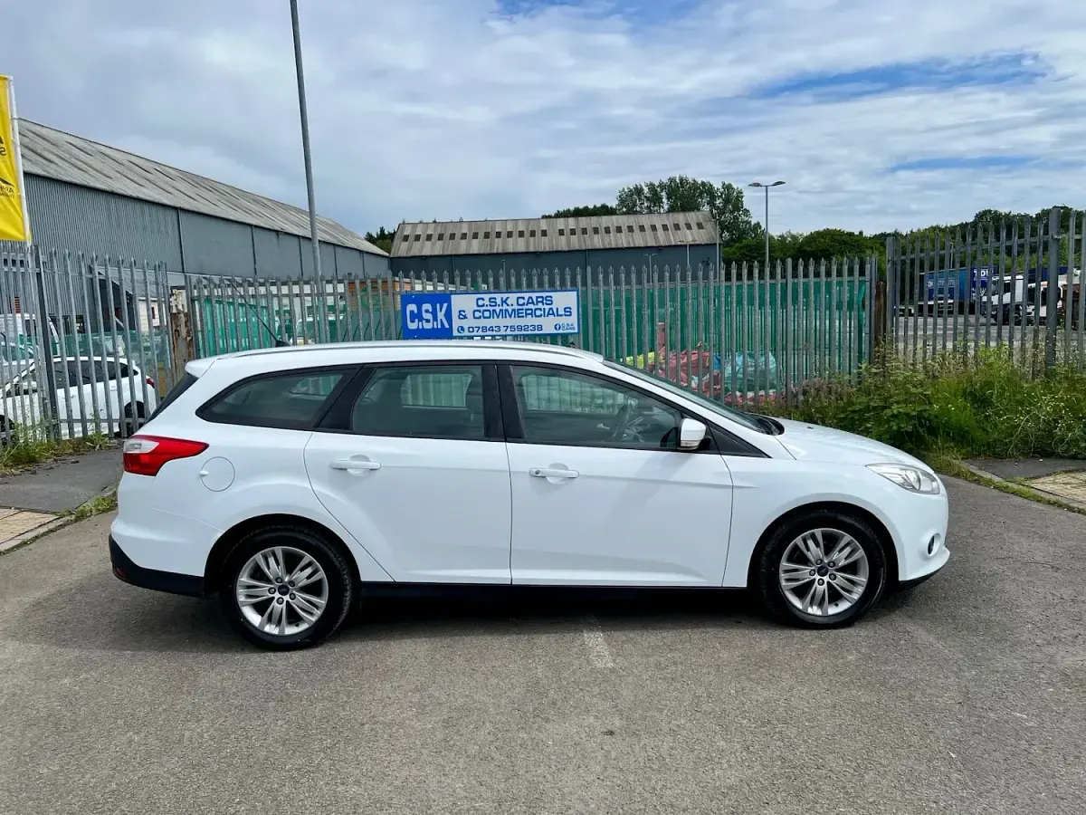 Used Ford Focus 2011 White Estate