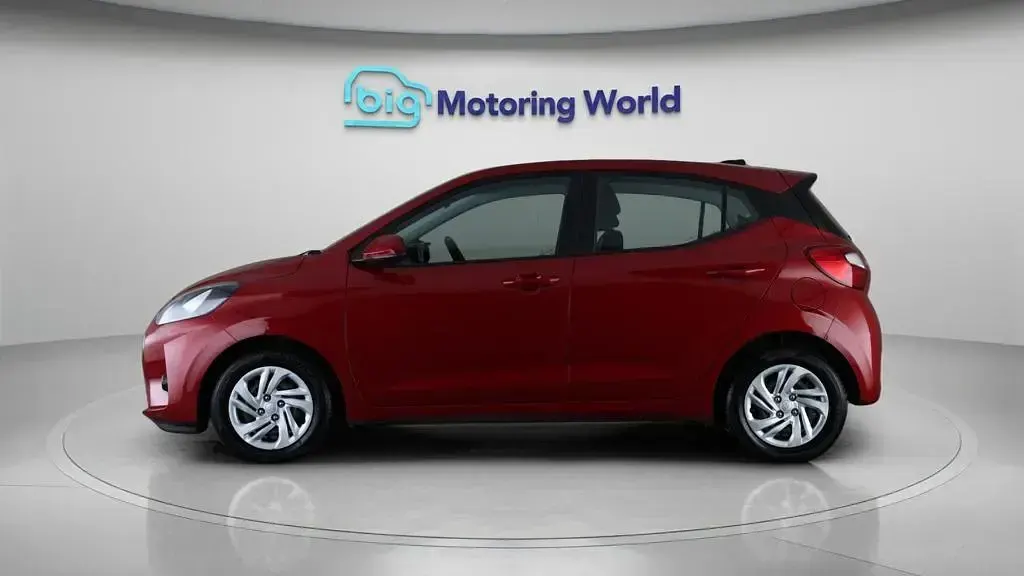 Used Hyundai i10 SE 67 HP (49 kW) 2023 Red Hatchback
