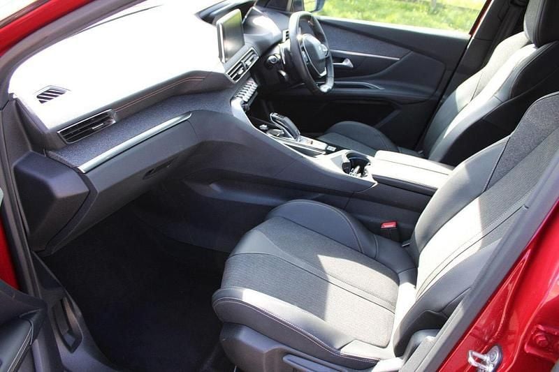 Used Peugeot 3008 Premium 129 HP (94 kW) 2020 Red SUV