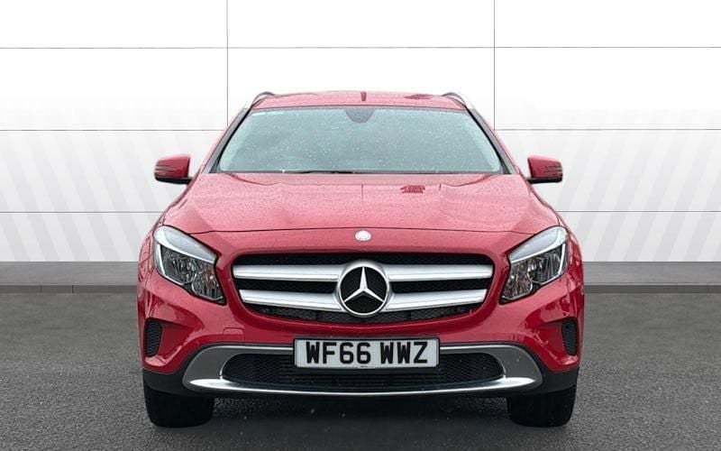 Used Mercedes GLA200 136 HP (100 kW) 2016 Red SUV