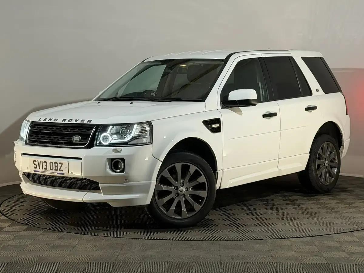 Used Land Rover Freelander 2 Dynamic 150 HP (110 kW) 2013 White SUV