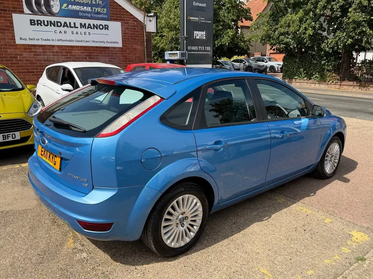 Used Ford Focus Titanium 2011 Blue Hatchback