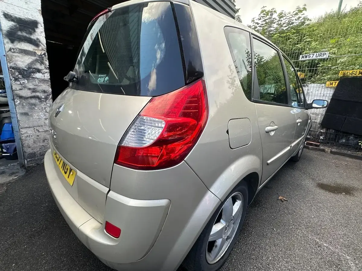 Used Renault Scénic Extreme 2007 Gold MPV