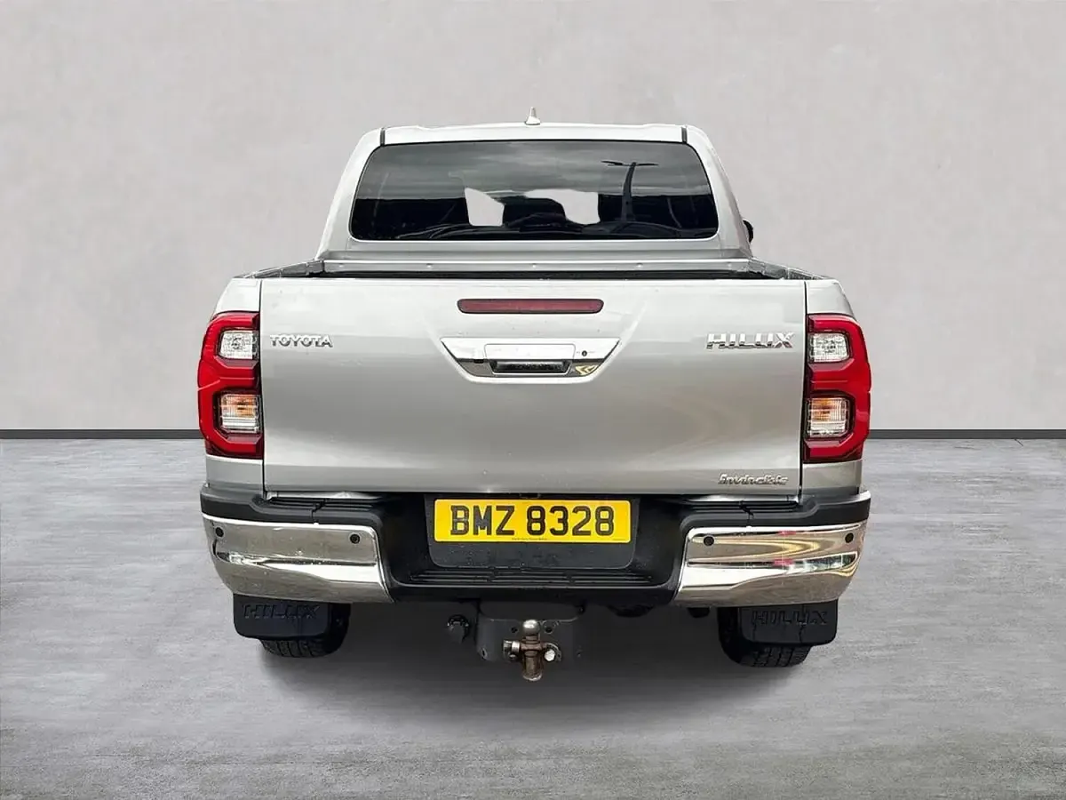 Used Toyota HiLux 204 HP (150 kW) 2023 Silver Pickup