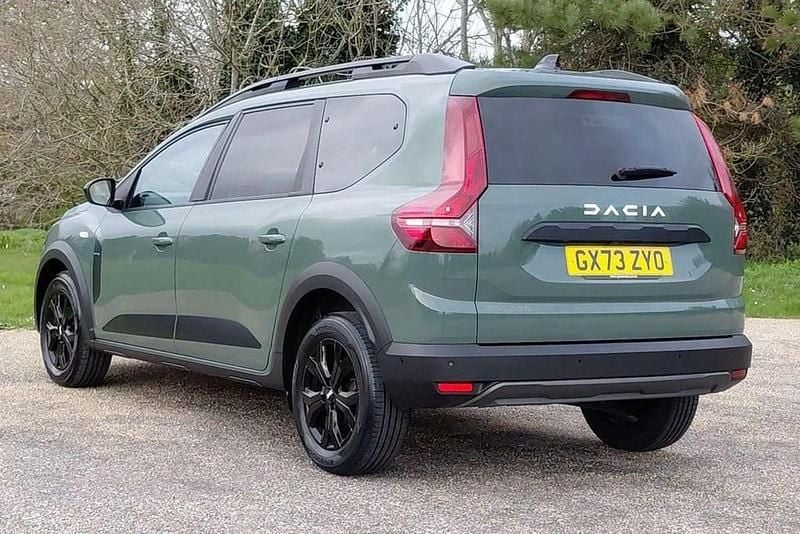 Used Dacia Jogger Extreme 110 HP (80 kW) 2023 Green MPV