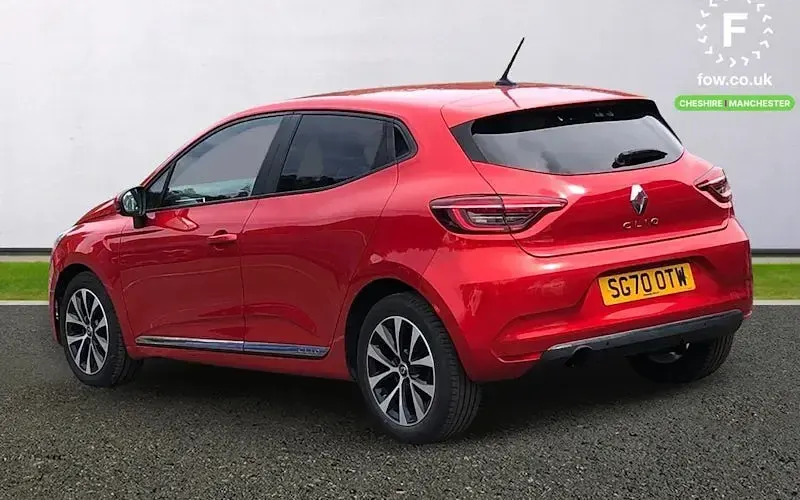 Used Renault Clio Iconic 101 HP (74 kW) 2020 Red Hatchback
