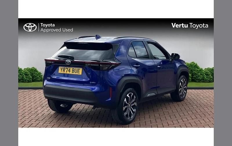 Used Toyota Yaris Cross Design 113 HP (83 kW) 2024 Blue SUV