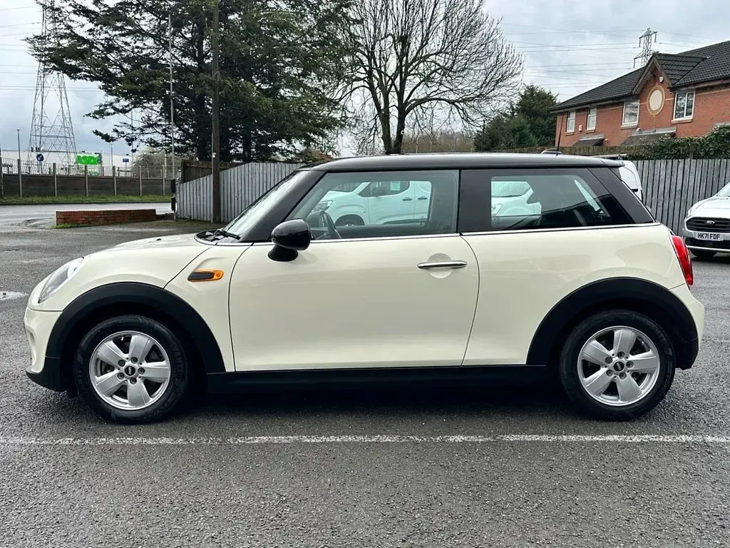 Used Mini Cooper Hatch 136 HP (100 kW) 2014 White Hatchback