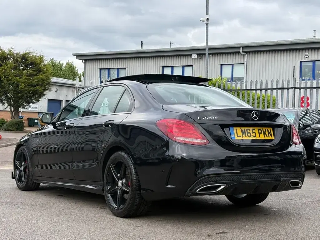 Używany Mercedes C220 AMG Line Premium Plus 170 KM (125 kW) 2015 Czarny Sedan/Limuzyna