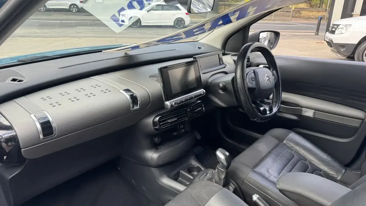 Used Citroën C4 Cactus Flair 108 HP (79 kW) 2018 Blue Hatchback