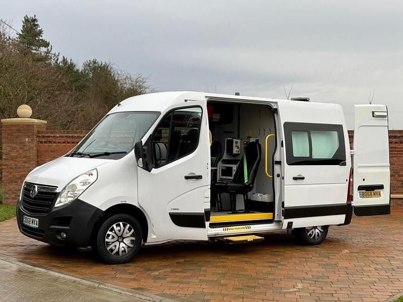 Used Vauxhall Movano 130 HP (95 kW) 2019 White MPV