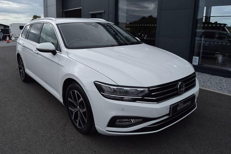 Used VW Passat SEL 120 HP (88 kW) 2019 White Estate
