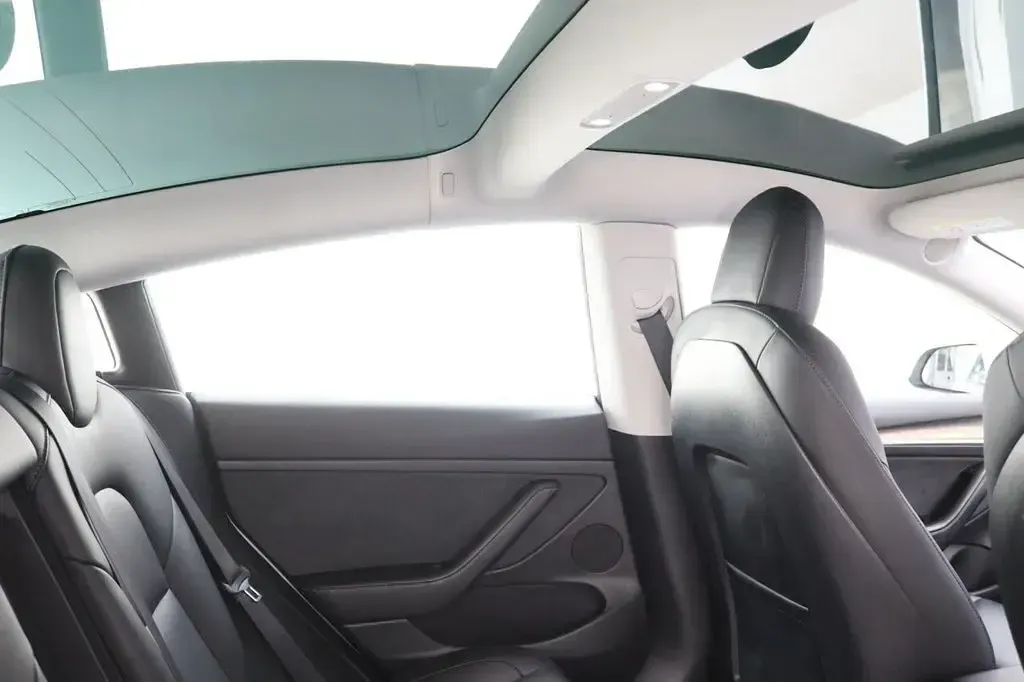 Used Tesla Model 3 Performance 461 kW (627 HP) 2021 White Sedan