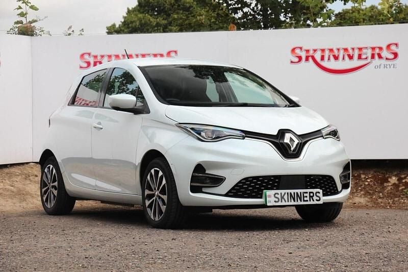 White Used 2021 Renault Rapid GT-Line Hatchback | £9,795 (Fair price) - Image 1/4