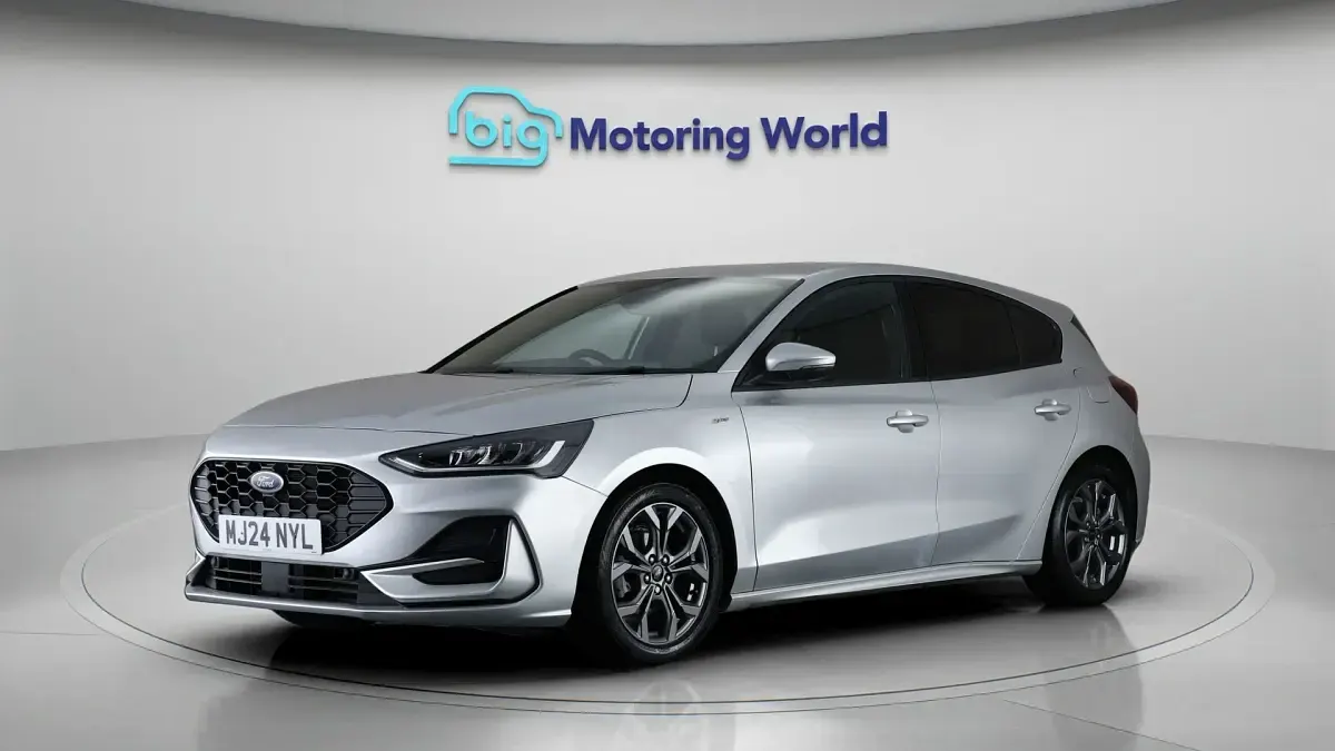 Used Ford Focus ST-Line 125 HP (91 kW) 2024 Silver Hatchback