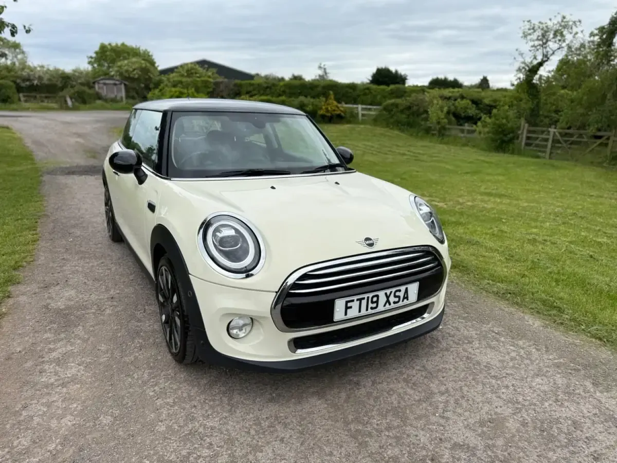 Usado Mini Cooper Exclusive 2019 Blanco Utilitario