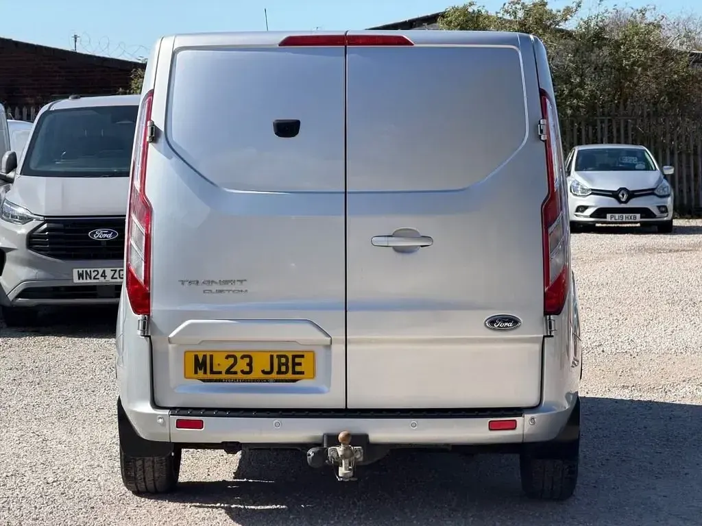 Käytetty Ford Transit Custom Limited 130 HP (95 kW) 2023 Hopea Van