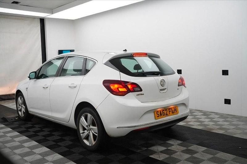 Used Vauxhall Astra SRi 2012 White Hatchback