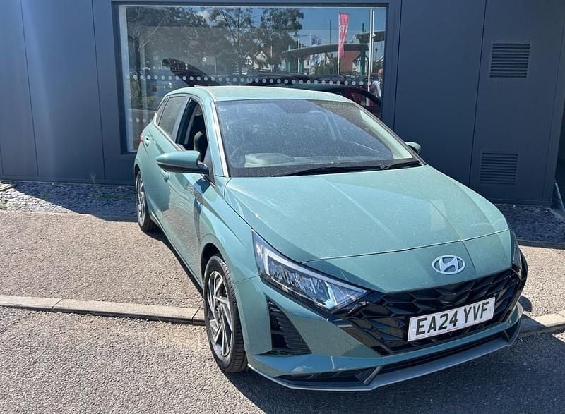 Used Hyundai i20 Advanced 90 HP (66 kW) 2024 Mangrove green Hatchback
