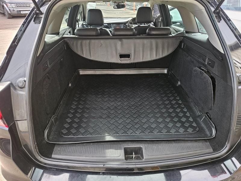 Begagnad Vauxhall Astra Elite 150 HK (110 kW) 2017 Svart Kombi