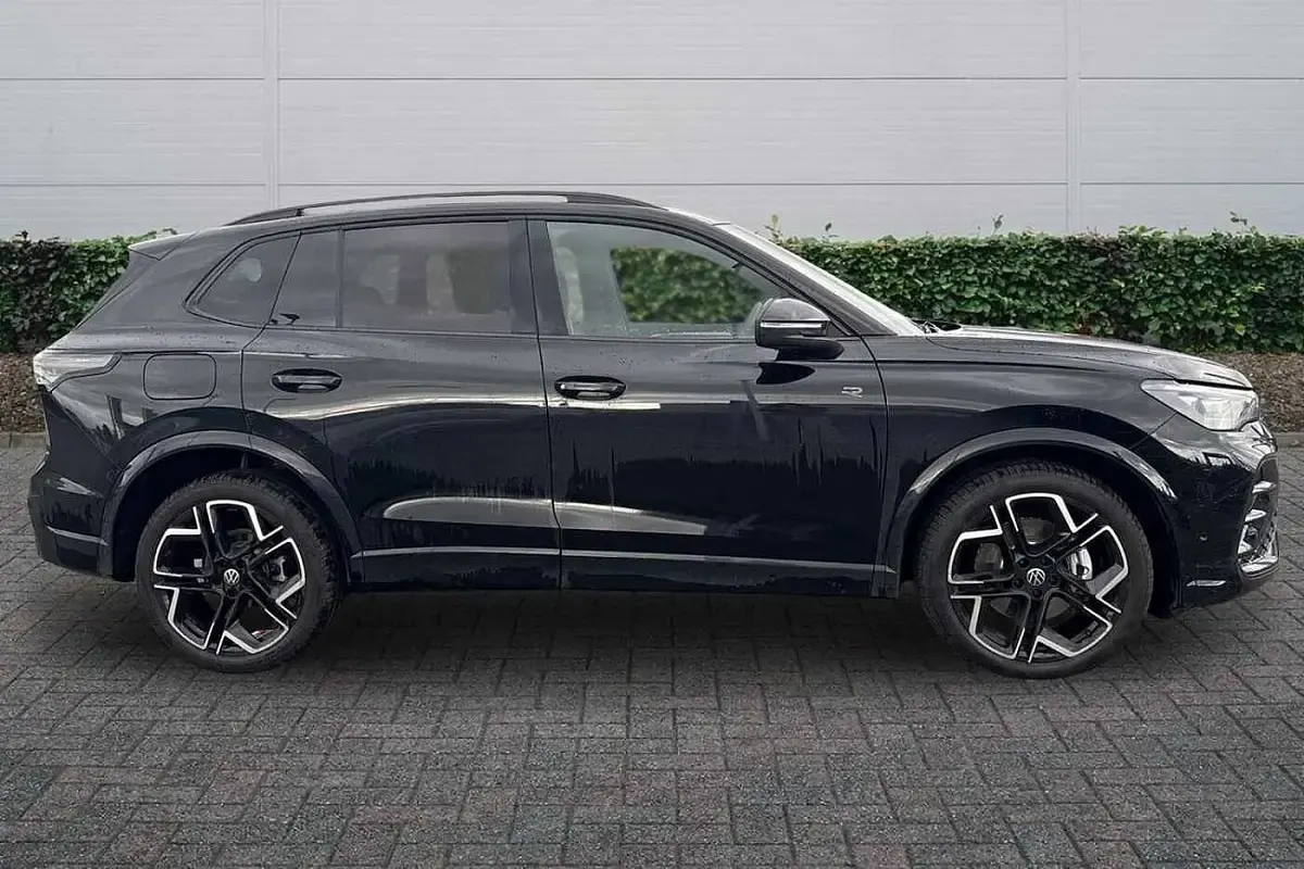 Used VW Tiguan R-line 150 HP (110 kW) 2026 Grenadilla black SUV